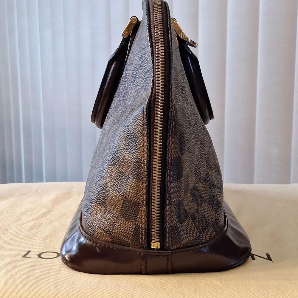 Louis Vuitton Alma - Picture 9 of 16